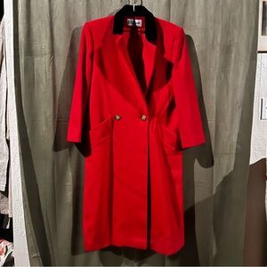 Bill Blass Red Trench Wool Coat with Woman’s
Wide Lapels & Full-Length Sleeves